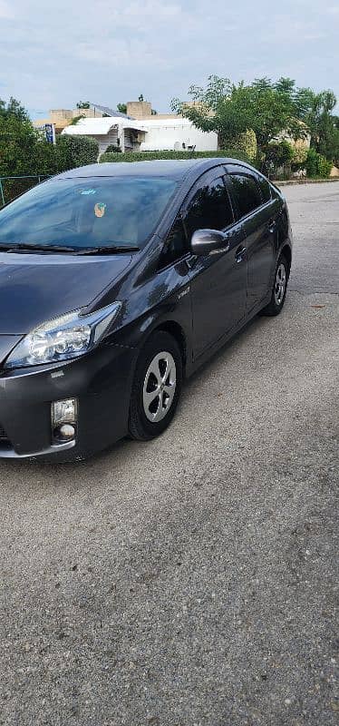 Toyota Prius 2011 1