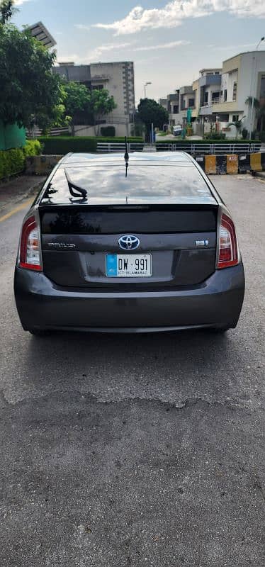 Toyota Prius 2011 3