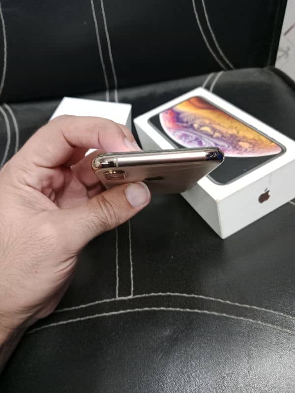 iphone xs. . 4