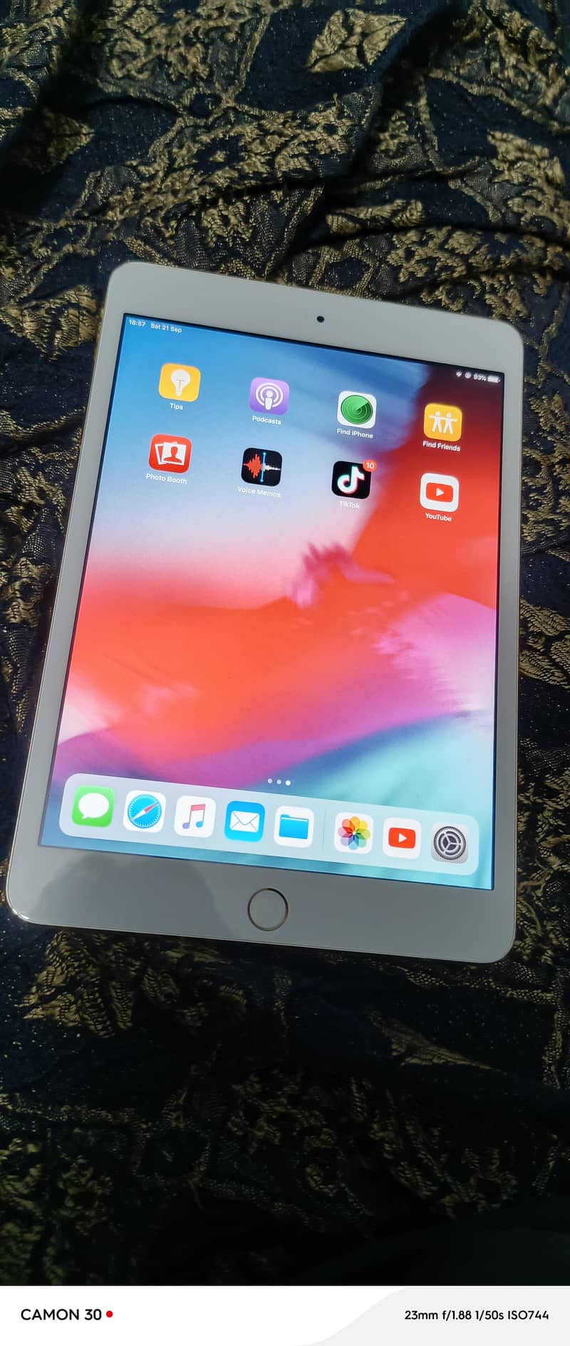 10 By 10 condition Ipad Mini3 16GB with Out Charger Only Tab 5