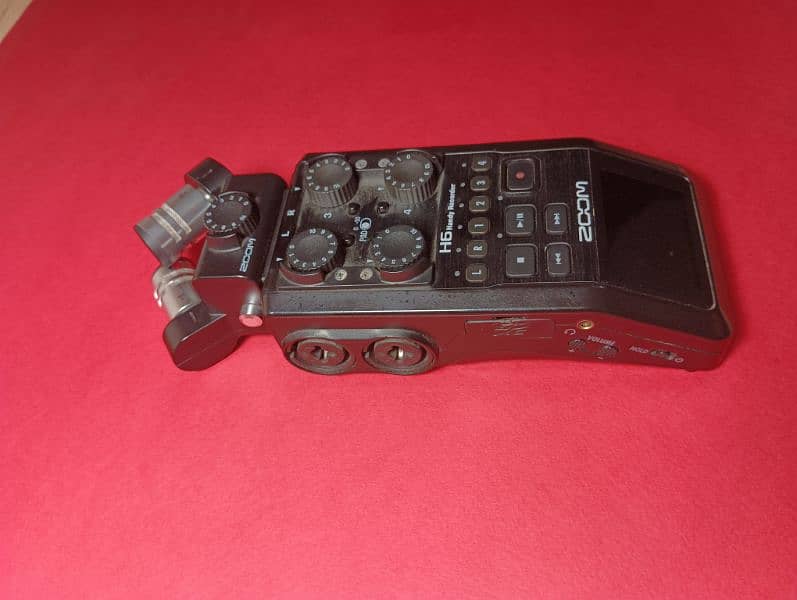 Zoom H6 Handy Sound Recorder 1