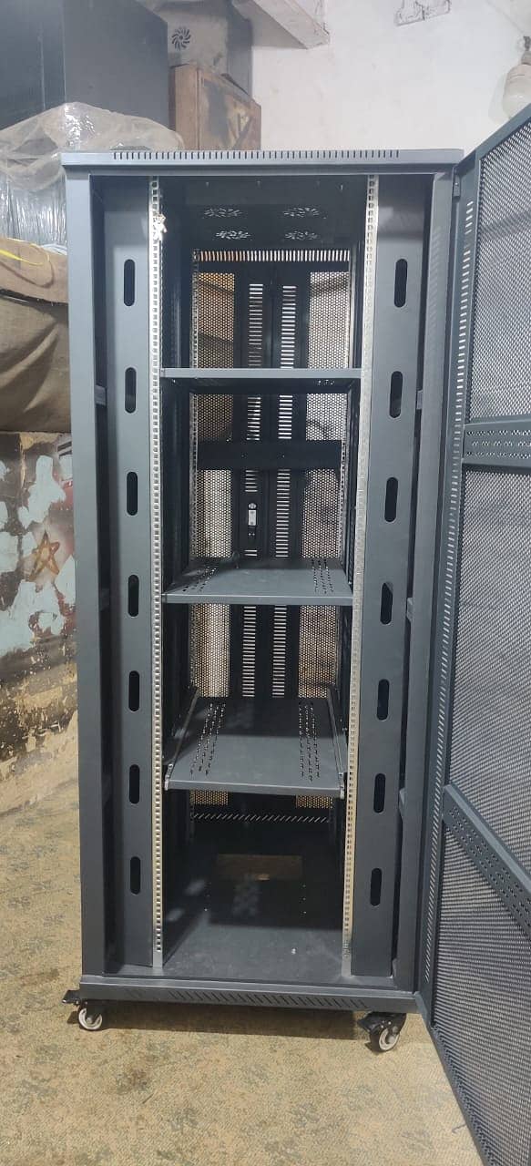 Data centre racks | Server cabinets | networking enclosures 2