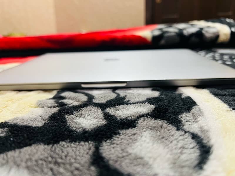 Macbook pro 2018 13inch 9