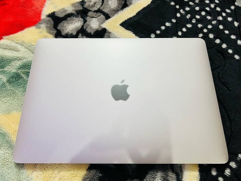 Macbook pro 2018 13inch 10