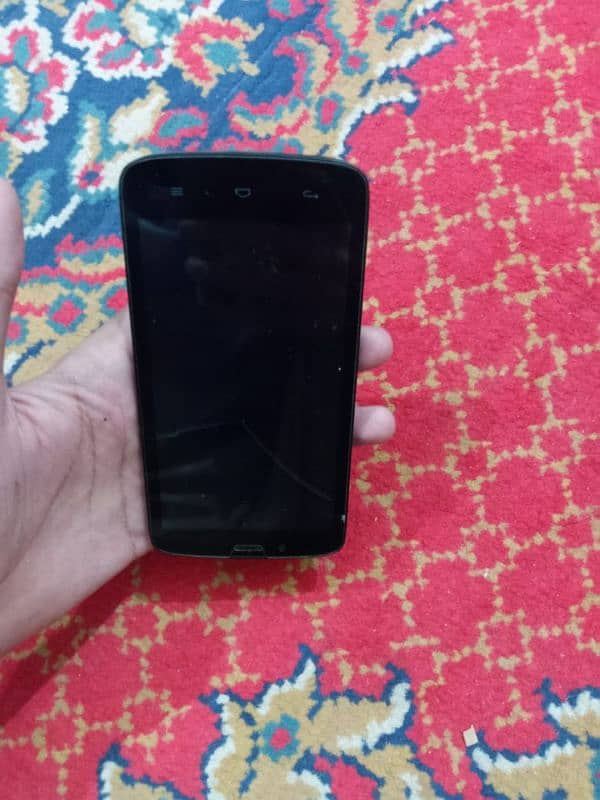 honour ka mobile ha 10/10 Condition ha used phone h everything is fine 4