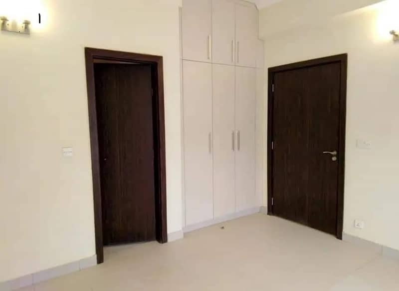 READY TO MOVE 955sq ft 2Bed Lounge Flat JINNAH FACE WITH KEYS FOR SALE 2KM from MAIN GATE of BTK\ 4