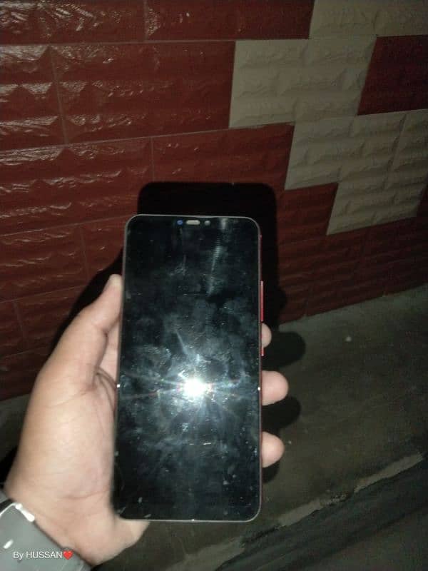 vivoy81s hai mobile all ok hai bs furend  glass crack hai 3