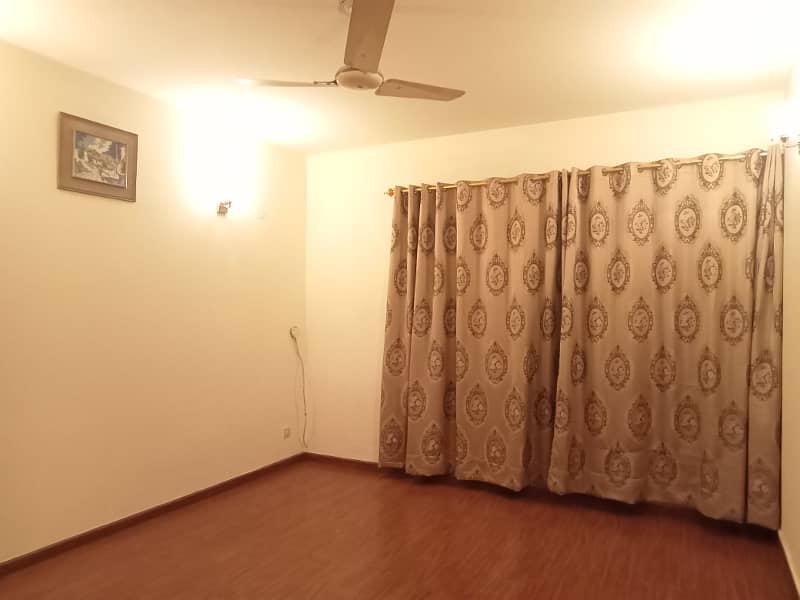 Cantt, 1 Kanal Upper Portion For Rent Gulberg Upper Mall Garden Town Shadman Gor Zaman park Lahore 12