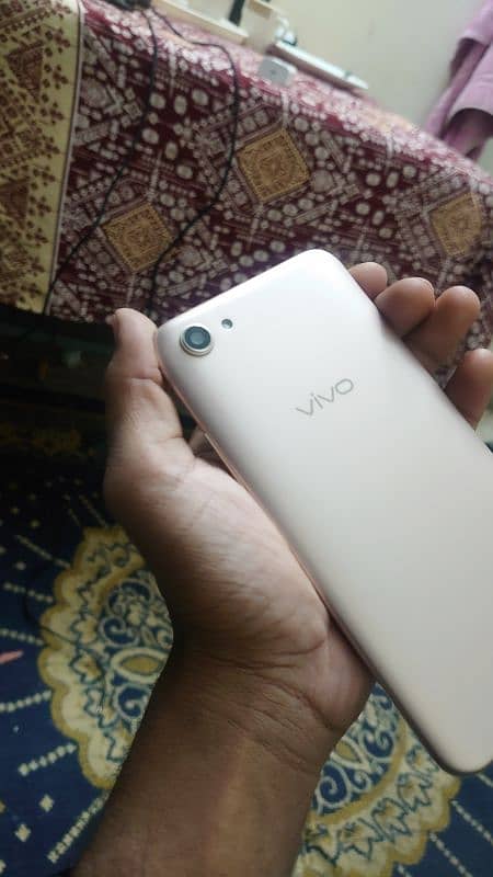 Vivo y81s 3