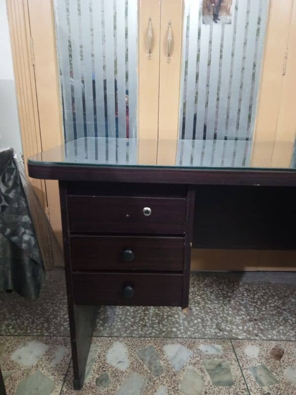 Wooden Office table with glass 1