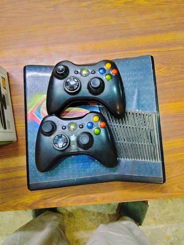 XBOX 360 SLIM WITH TWO CONTROLLER 5