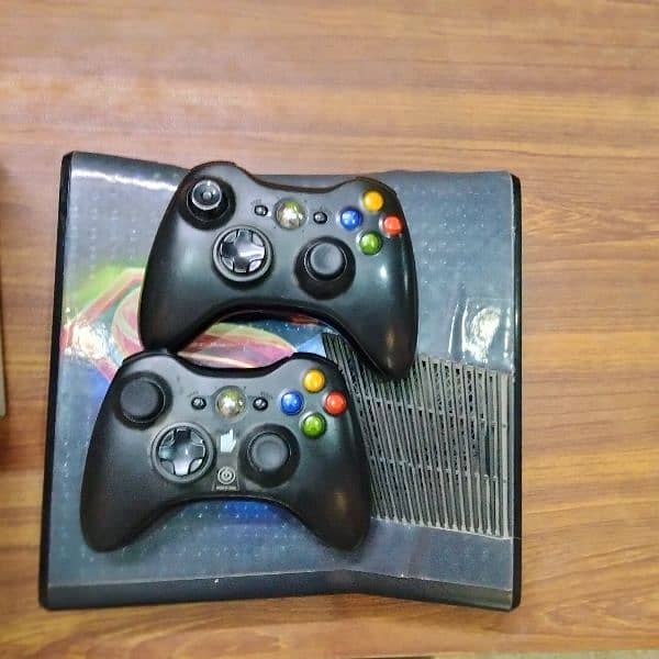 XBOX 360 SLIM WITH TWO CONTROLLER 6