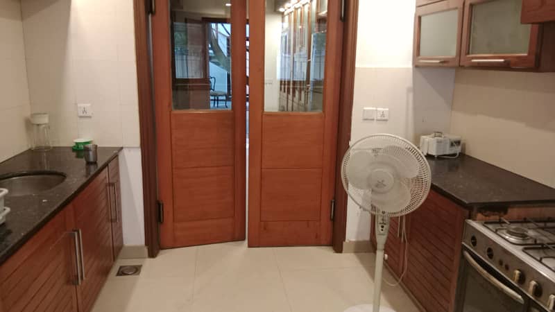 CANTT,EXECUTIVE LUXURY APARTMENTS FOR RENT GULBERG GARDEN TOWN SHADMAN GOR LAHORE 19