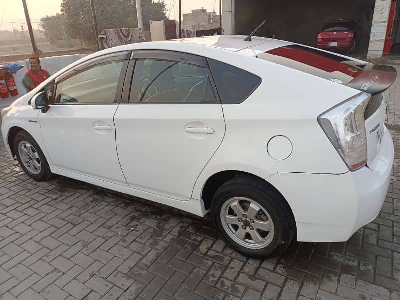 Toyota Prius 2011 4