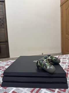 ps4 pro 1 tb 10/10 condition  with box