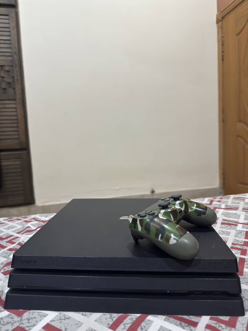 ps4 pro 1 tb 10/10 condition  with box 0