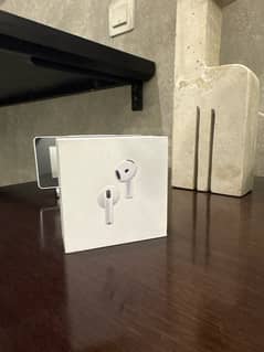 APPLE AIRPODS 4 ORIGINAL used(only 4 times) ALMOST NEW