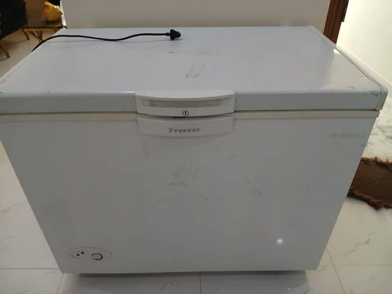 waves single door refegerator. . 13cb ft. . slightly used for 2 3 months 0