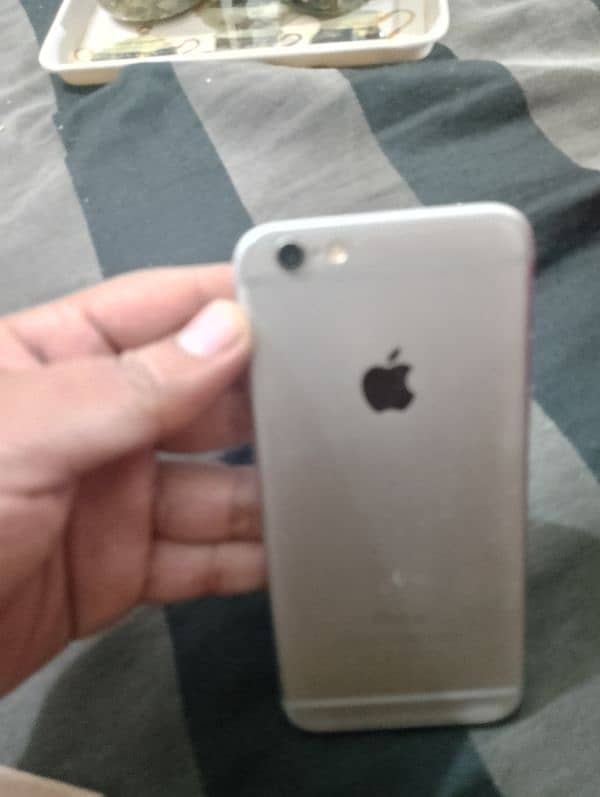 iphone 6  64GB 1