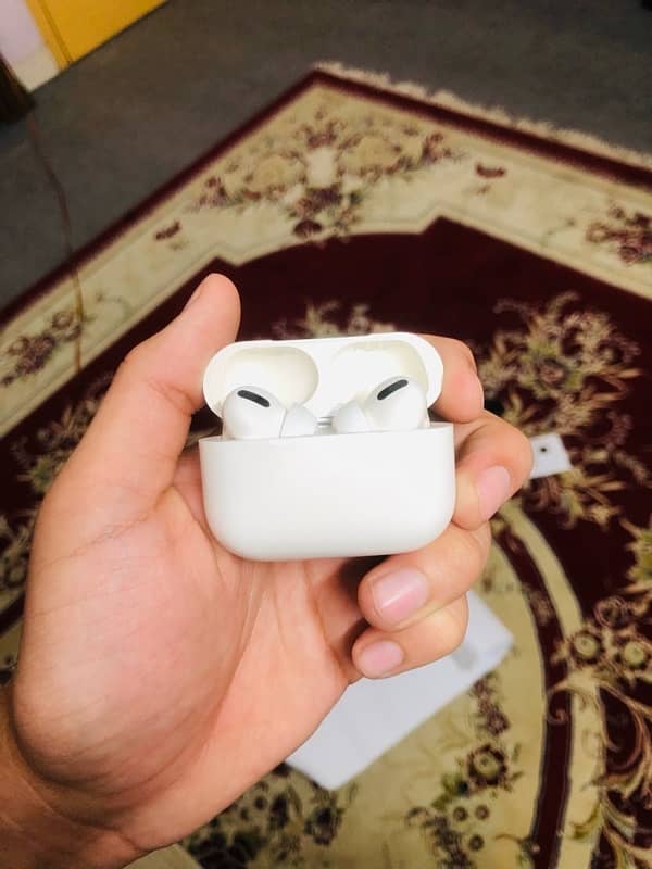 AirPods Pro 1 Generation 8