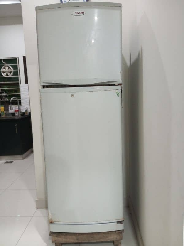 Singer large size fridge 0