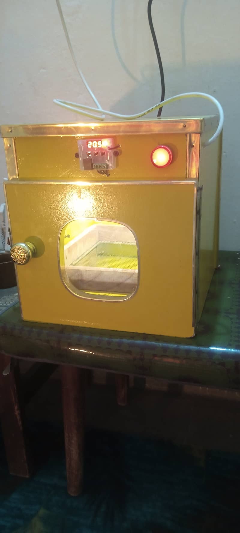 Egg incubator انڈے سے بچے نکالنے والی مشین 0