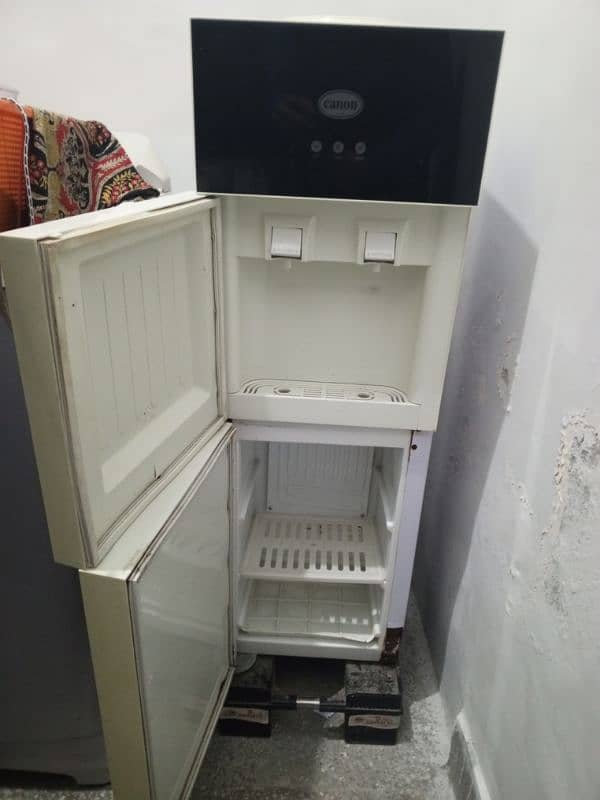 Water Dispenser with refrigerator 1