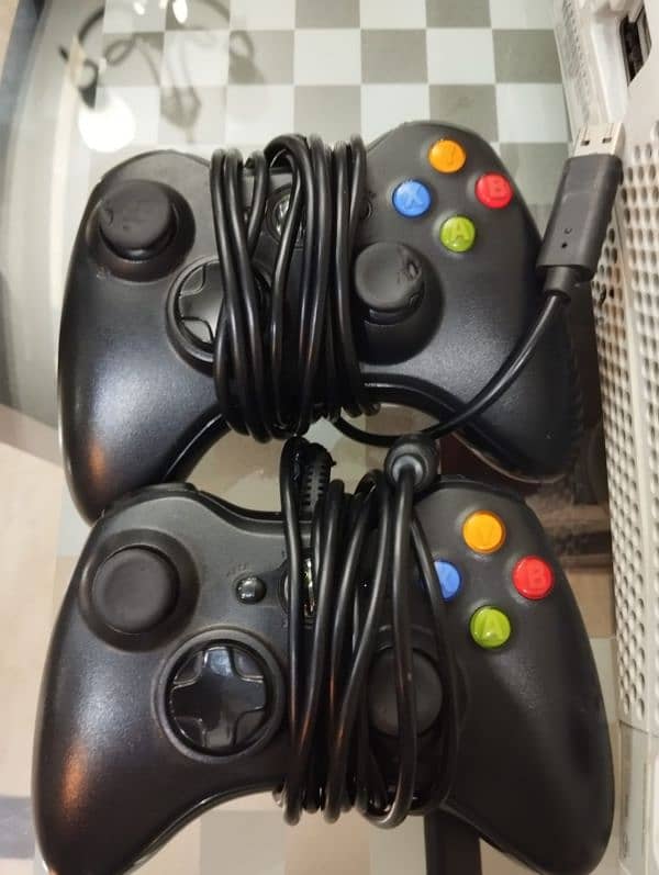 Xbox 360 with 2 controllers 1