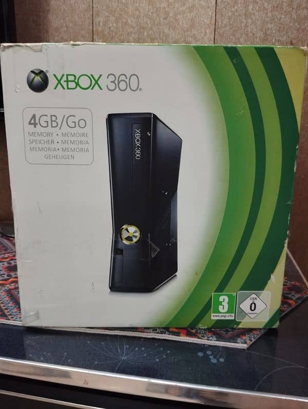 Xbox 360 with 2 controllers 2