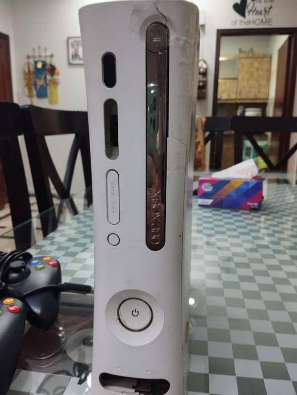 Xbox 360 with 2 controllers 3