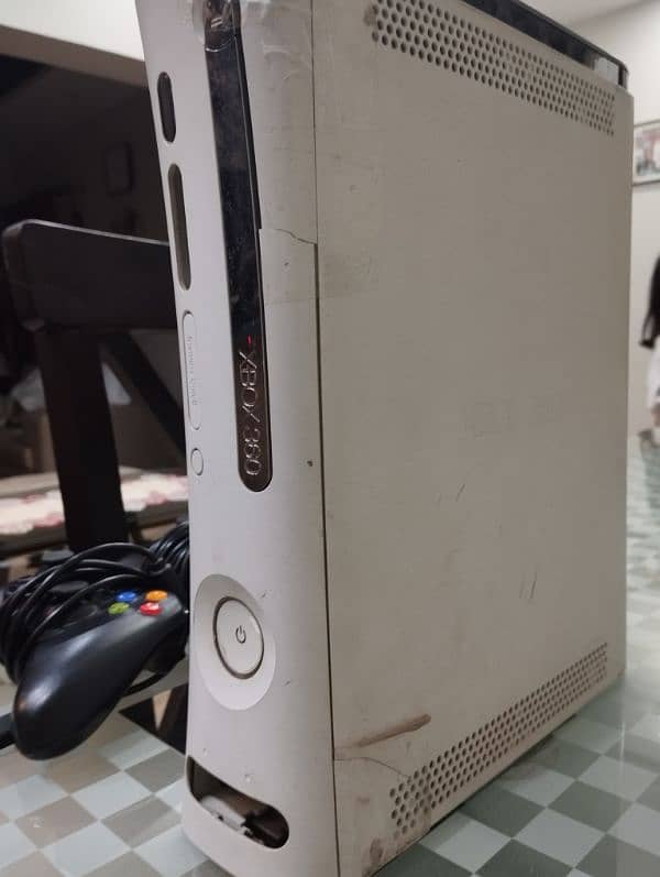 Xbox 360 with 2 controllers 5