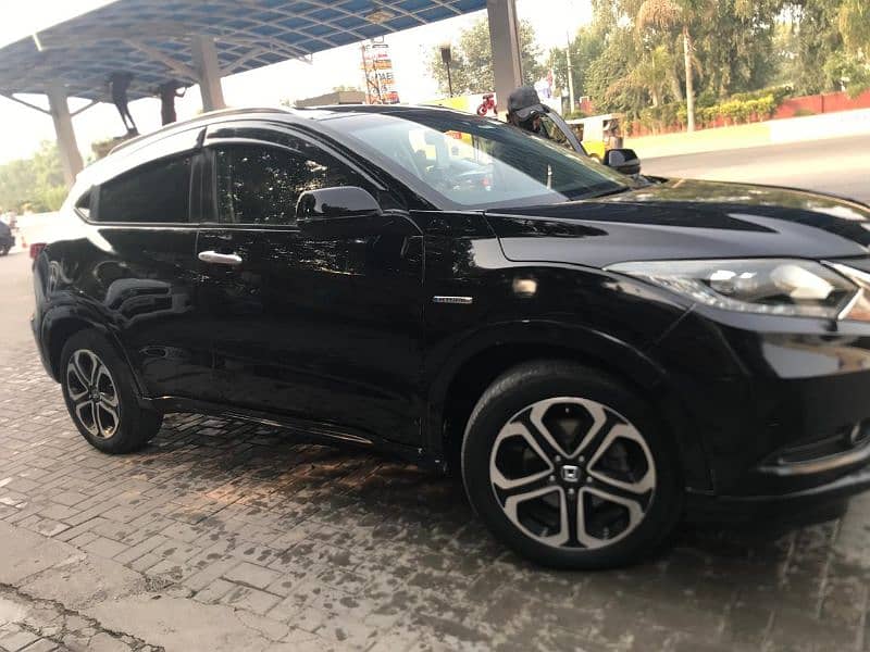 Honda Vezel 2015 Z package full option 1