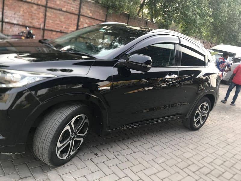 Honda Vezel 2015 Z package full option 4