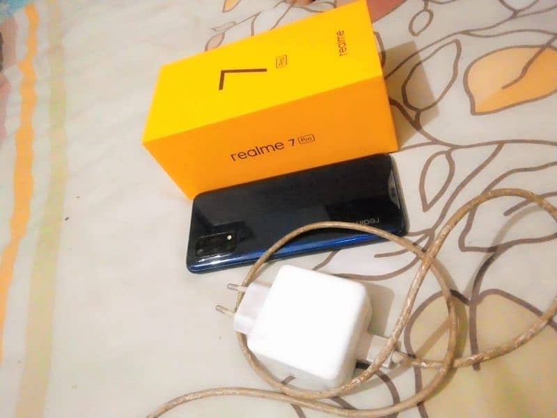 Mobile Realme 7Pro mobile all ok hy one hand used 3