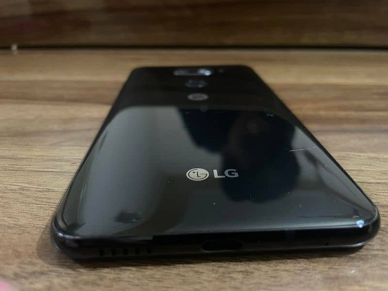 LG V30 1