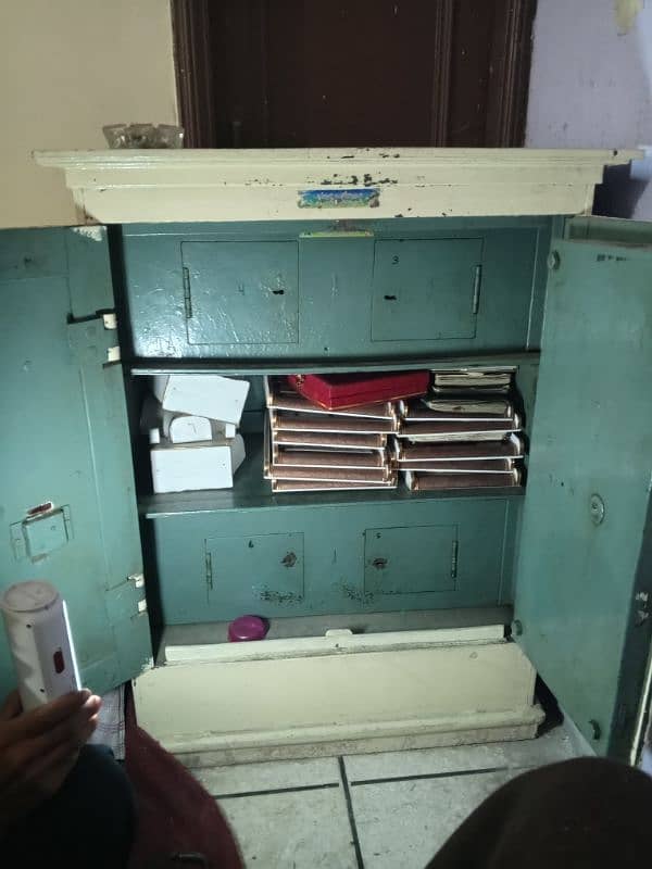 80 year old safe locker 3