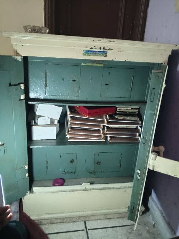 80 year old safe locker 4