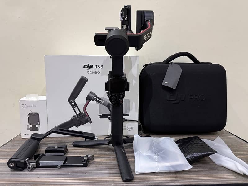 DJI RS3 Combo with DJI R Vertical Mount 0