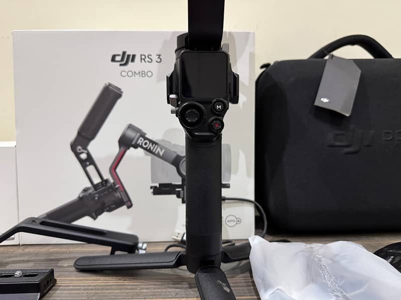 DJI RS3 Combo with DJI R Vertical Mount 2