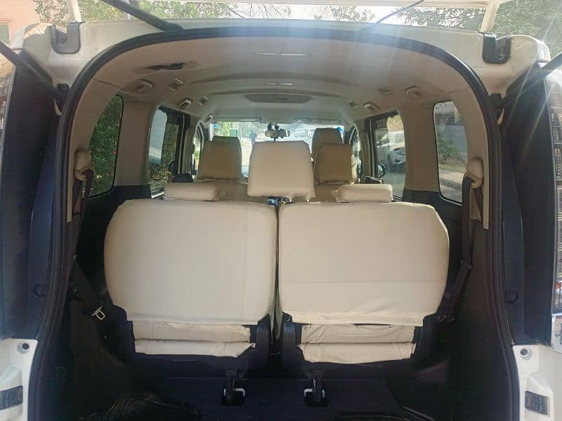 Toyota Voxy 2014 5