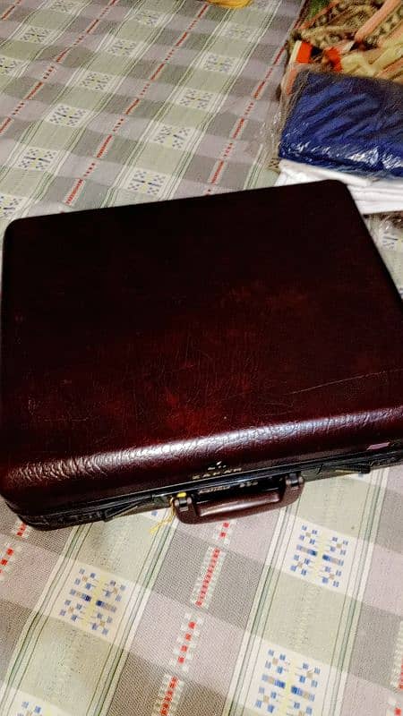 Briefcase vintage style "Diplomat" Urgent sale 03138891650 0