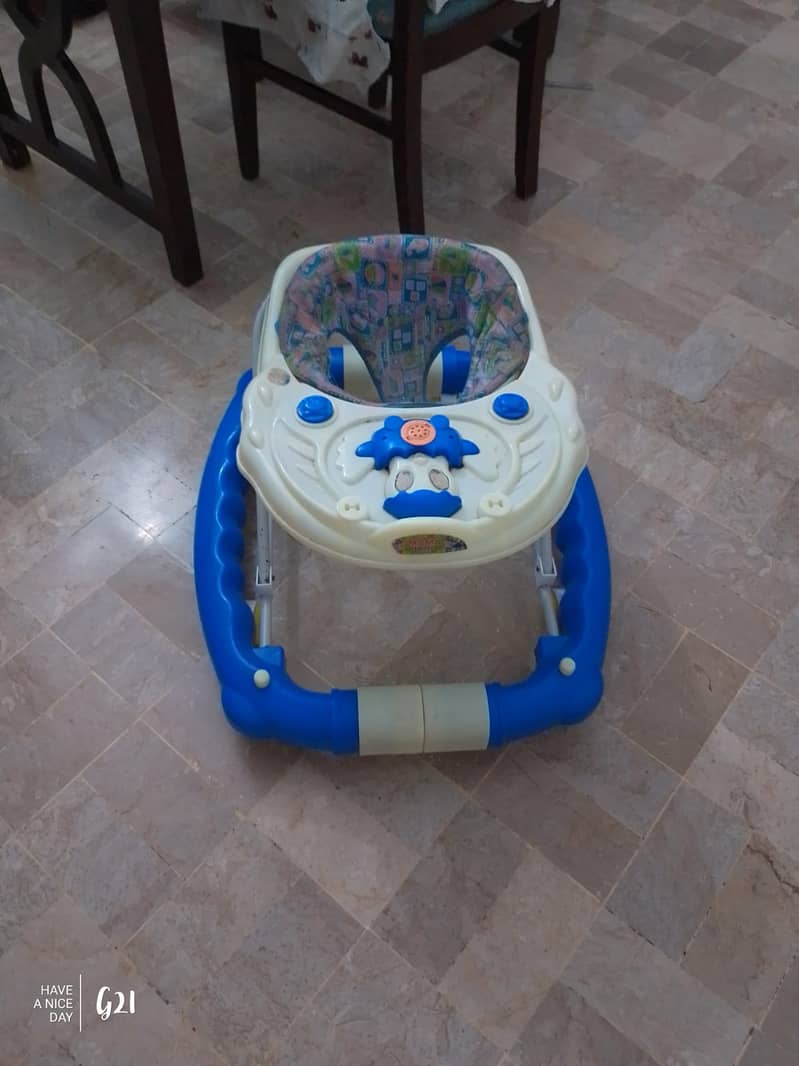 Baby High Chair / Good Condition / Ready to Use 3