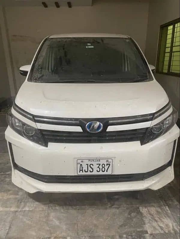 Toyota Voxy 2015 2