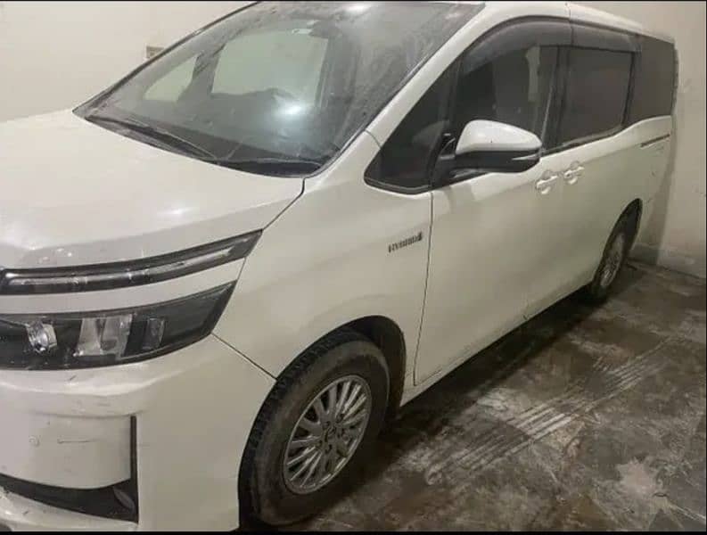 Toyota Voxy 2015 4