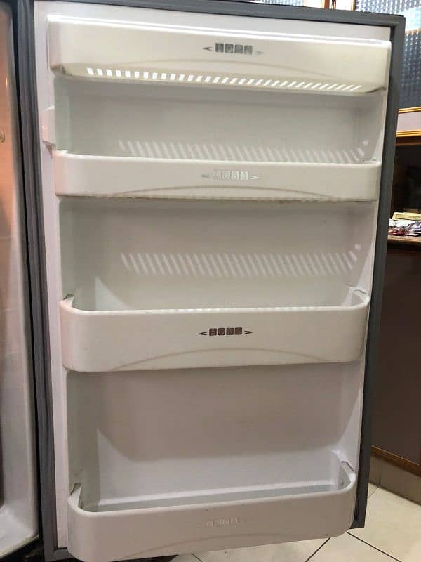 18 Cubic Feet Fridge very good condition 2