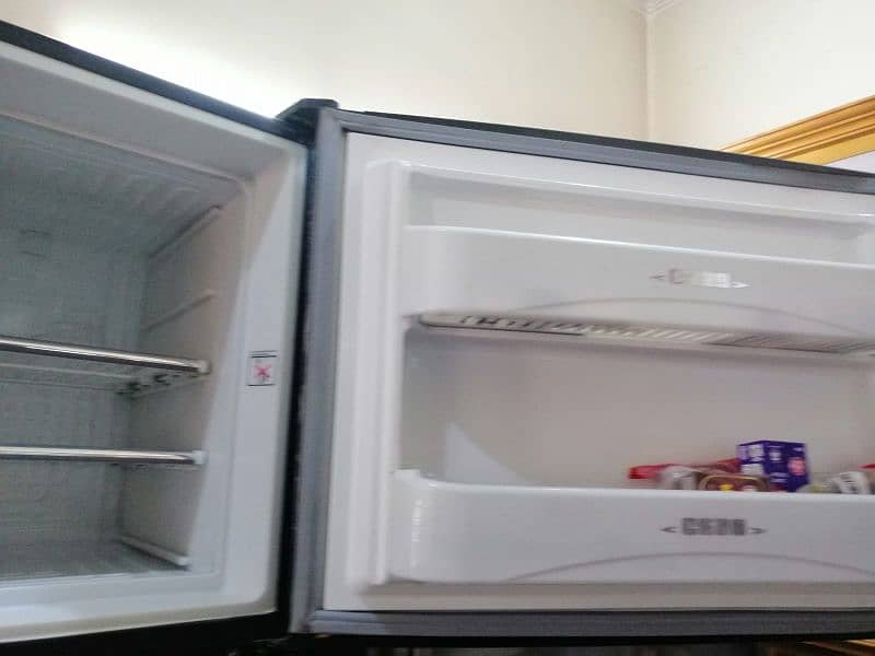 18 Cubic Feet Fridge very good condition 4