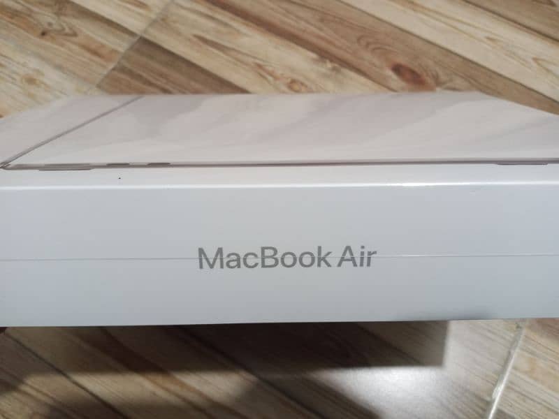 Macbook Air Late 2024 Box pack 1