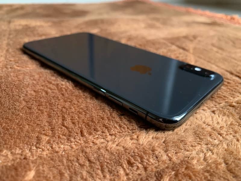 JUST LIKE NEW iPhone XS MAX 512gb Grey Sim Working Non PTA 1