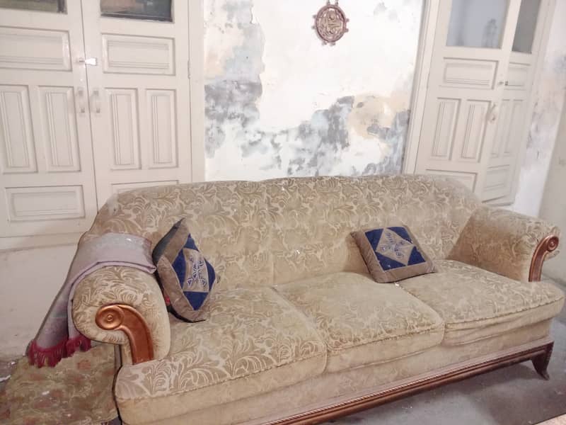 3seater used sofa in nice condition 0