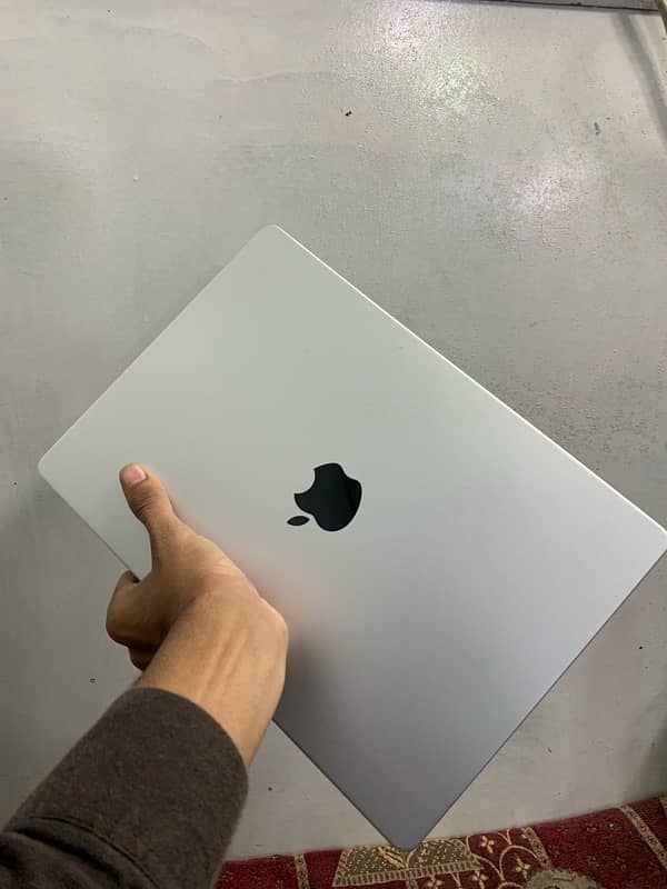 MACBOOK PRO M3 6